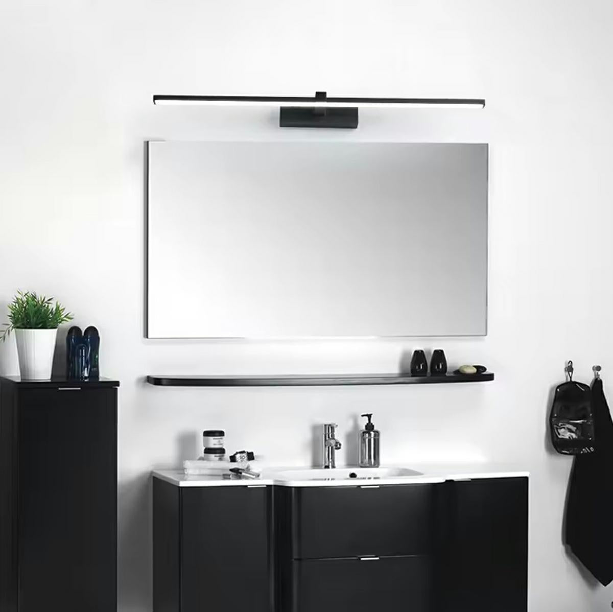 LED LEMPA VIRŠ VEIDRODŽIO 60CM JUODA - gaukdaugiau.lt