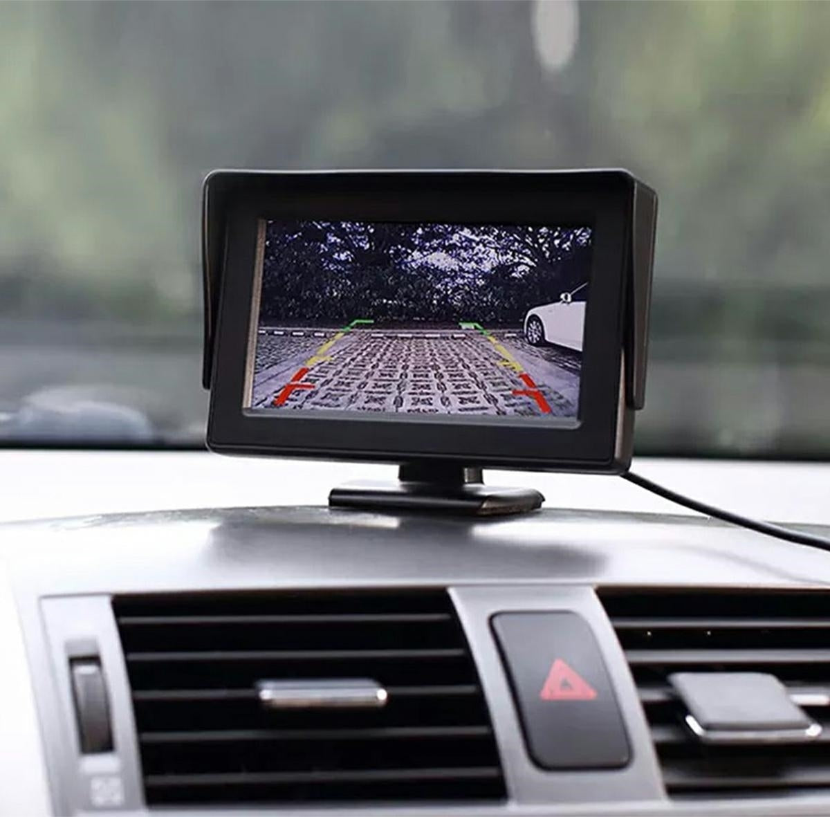 Automobilio galinės kameros monitorius - gaukdaugiau.lt