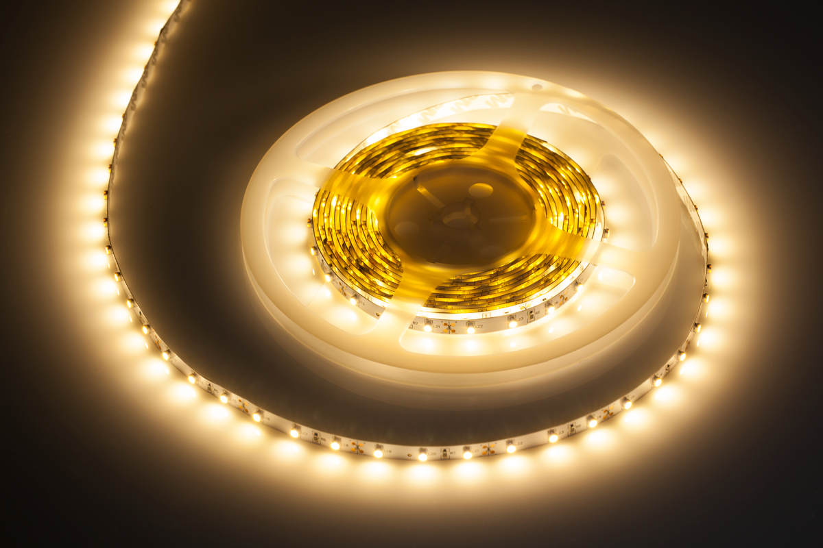 Šviesos juosta 5m šilta balta (300x1210 SMD) - gaukdaugiau.lt