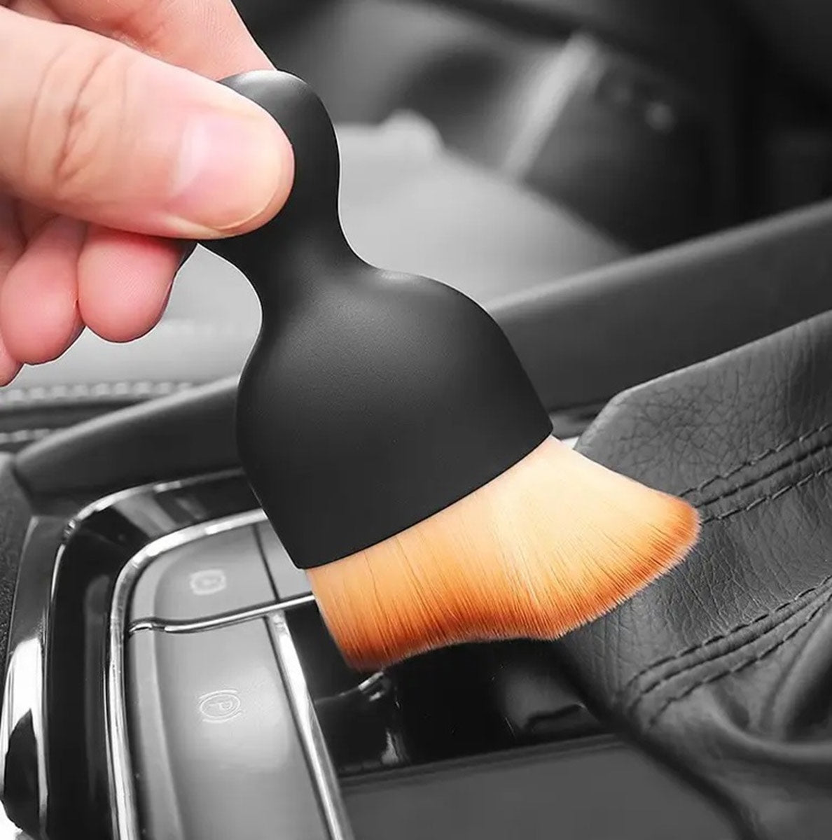 Šepetėlis automobilio vidaus valymui - gaukdaugiau.lt