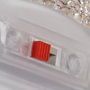 Pilkas stovintis nykštukas su LED - gaukdaugiau.lt