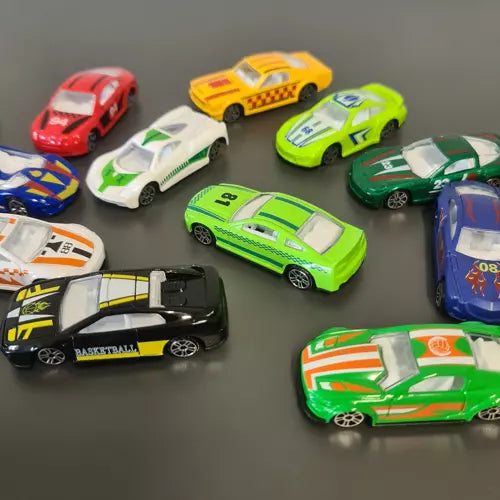 Spalvoti automobiliai/spyruokliniai automobiliai 1:64 - 16 vnt. Kruzelis - gaukdaugiau.lt