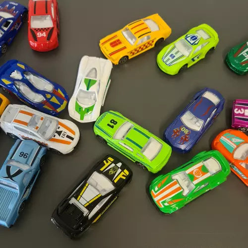 Spalvoti automobiliai/spyruokliniai automobiliai 1:64 - 16 vnt. Kruzelis - gaukdaugiau.lt