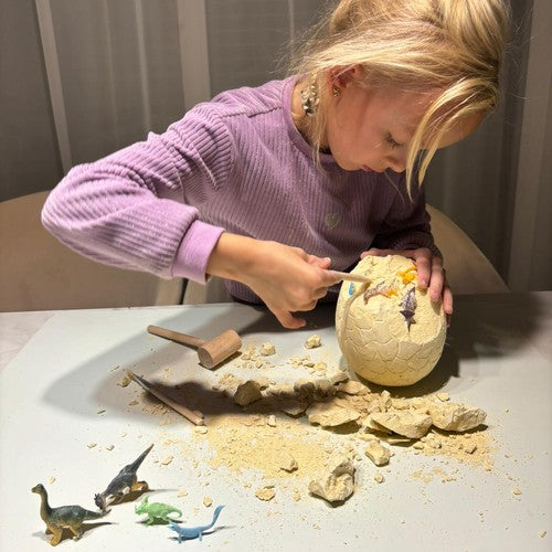 Dinozaurų kiaušinis – iškasimas - gaukdaugiau.lt