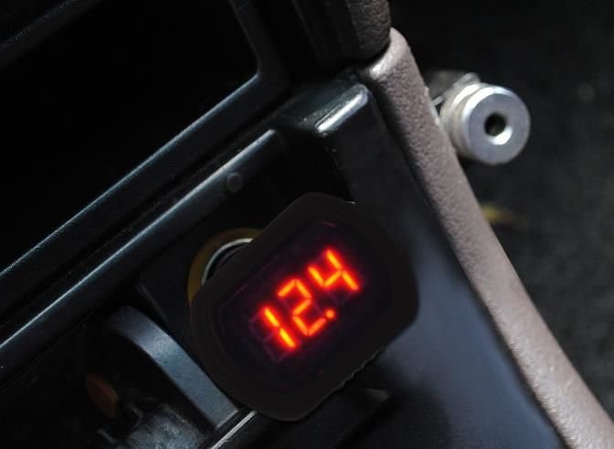 12V Voltmetras Su LED Ekranu Automobiliams 12V 24V - gaukdaugiau.lt