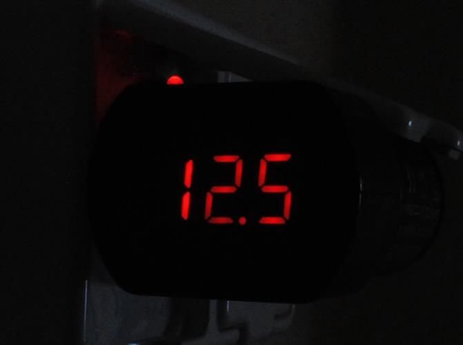 12V Voltmetras Su LED Ekranu Automobiliams 12V 24V - gaukdaugiau.lt