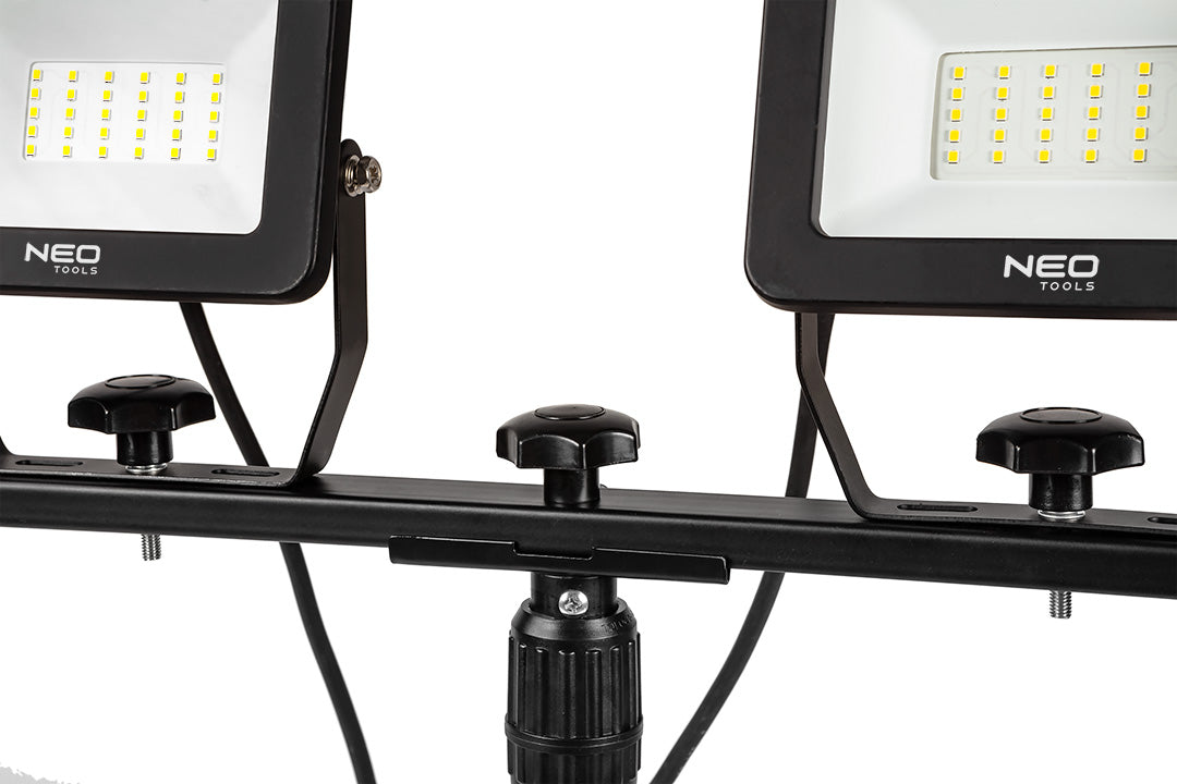 Dvigubas reflektorius 2x30W SMD LED 5400lm ant trikojo 1,8 m - gaukdaugiau.lt