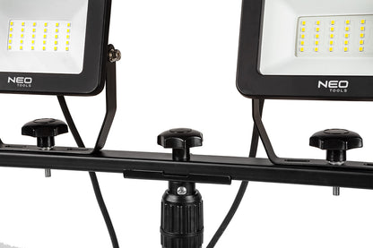 Dvigubas reflektorius 2x30W SMD LED 5400lm ant trikojo 1,8 m - gaukdaugiau.lt