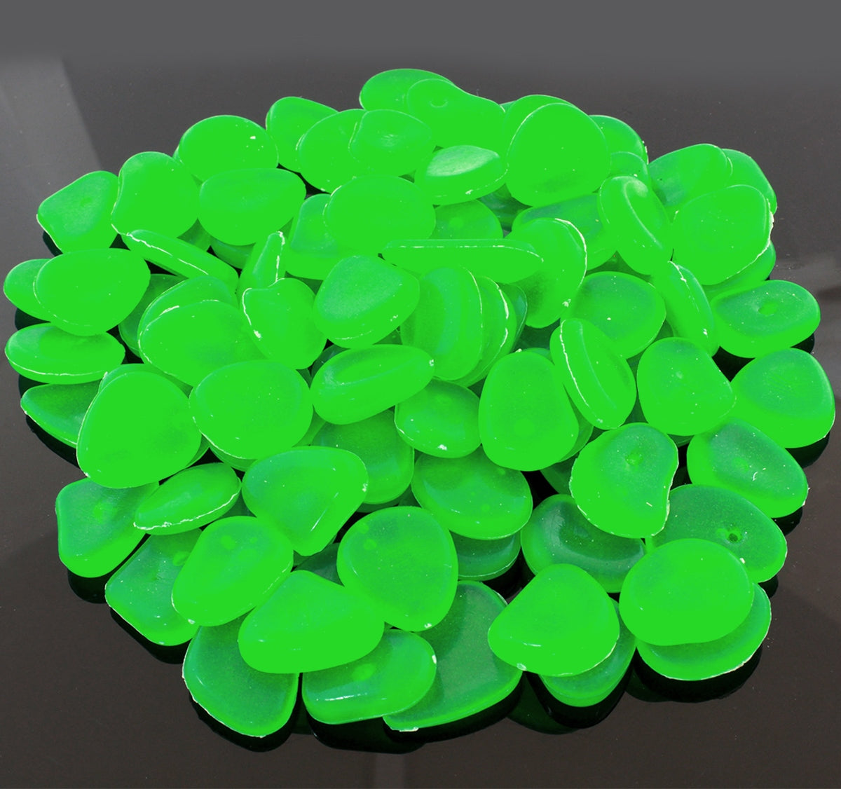 Fluoro Žali Akmenys – 100 vnt. Švytintys Dekoratyviniai Akmenukai - gaukdaugiau.lt