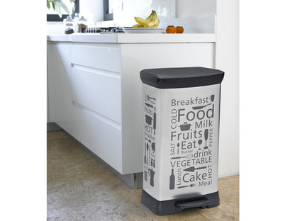 Šiukšlių dėžė metalinė su pedalu PremiumLine Kitchen sidabrinė - gaukdaugiau.lt