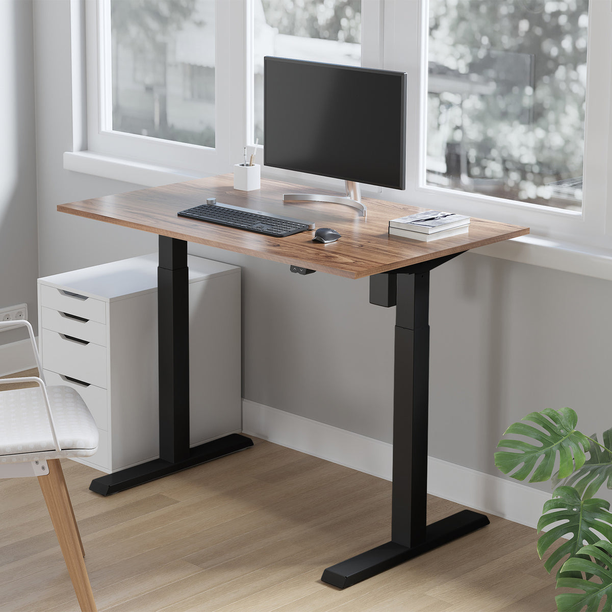 Elektriškai reguliuojamas aukščio stalas PremiumLine, maks. aukštis 123 cm, maks. apkrova - 70 kg, be darbo paviršiaus stovimui ir sėdėjimui, juoda, ER-403B - gaukdaugiau.lt