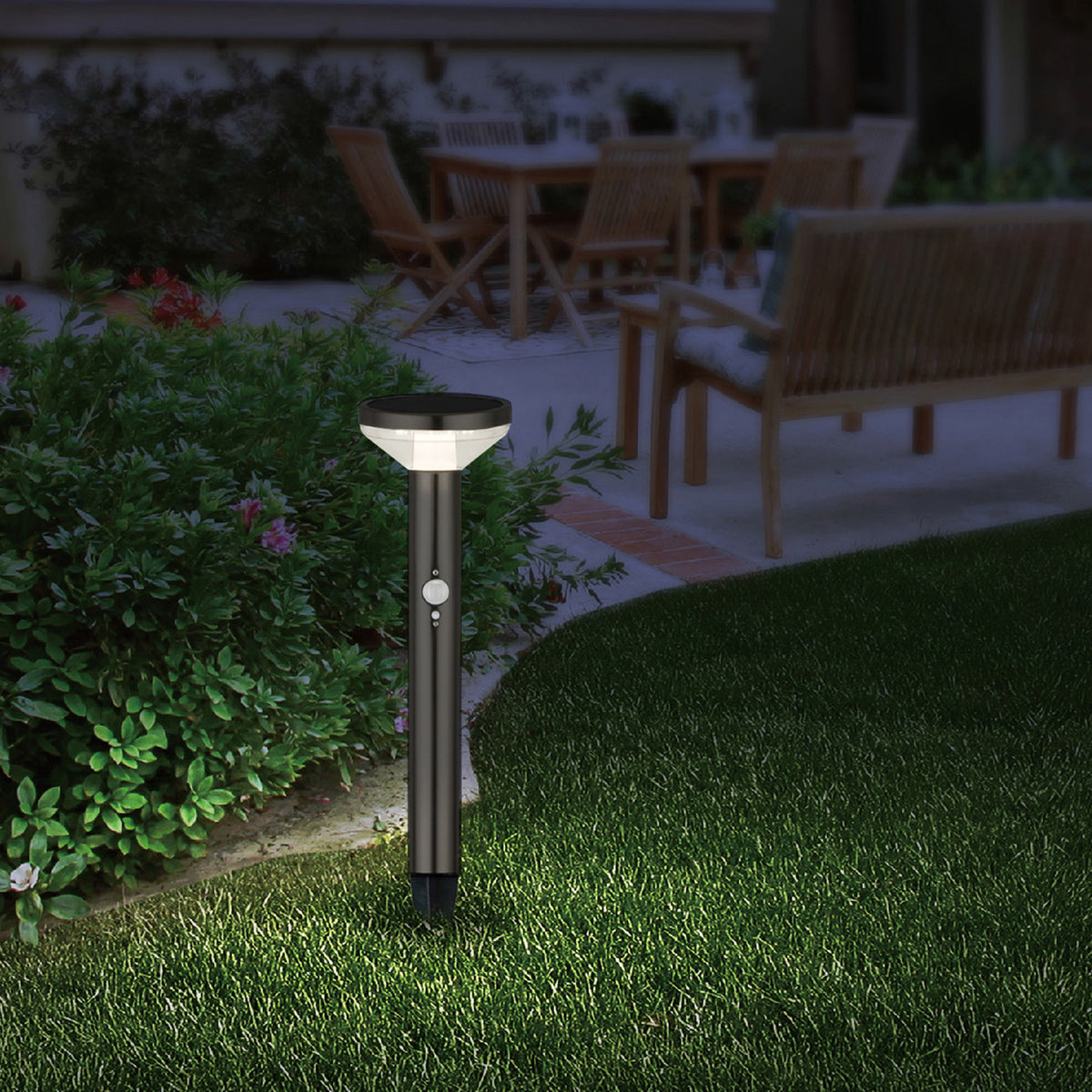 Saulės lemputė LED PremiumLine, su jutikliu, 3 veiksenos, įsmeigiama, Li-ion 18650, IP44, 3,7V, 1200 mAh, Juoda, MCE465 B - gaukdaugiau.lt