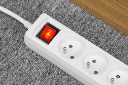 Tinklo laido pratęsiklis PremiumLine 3 lizdai + 2 USB lizdai su jungikliu - 1,5 m - gaukdaugiau.lt